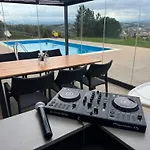 Luxury Rafaela οικογενειακή με ιδιωτική πισίνα, Bbq κ παιχνίδια ιδανική για οικογένειες με παιδια Villa *