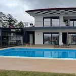 Luxury Rafaela οικογενειακή με ιδιωτική πισίνα, Bbq κ παιχνίδια ιδανική για οικογένειες με παιδια Grevena