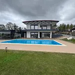 Luxury Rafaela οικογενειακή με ιδιωτική πισίνα, Bbq κ παιχνίδια ιδανική για οικογένειες με παιδια Grevena