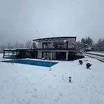 Luxury Rafaela οικογενειακή με ιδιωτική πισίνα, Bbq κ παιχνίδια ιδανική για οικογένειες με παιδια