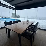 Luxury Rafaela οικογενειακή με ιδιωτική πισίνα, Bbq κ παιχνίδια ιδανική για οικογένειες με παιδια