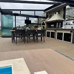 Luxury Rafaela οικογενειακή με ιδιωτική πισίνα, Bbq κ παιχνίδια ιδανική για οικογένειες με παιδια *