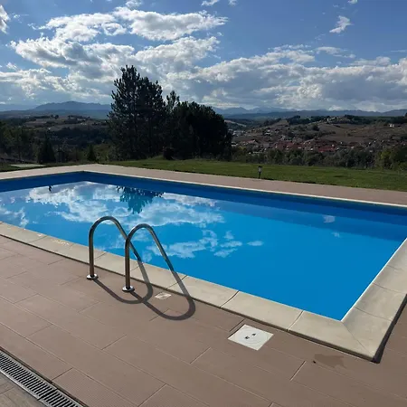 Villa Luxury Rafaela οικογενειακή με ιδιωτική πισίνα, Bbq κ παιχνίδια ιδανική για οικογένειες με παιδια Grevená