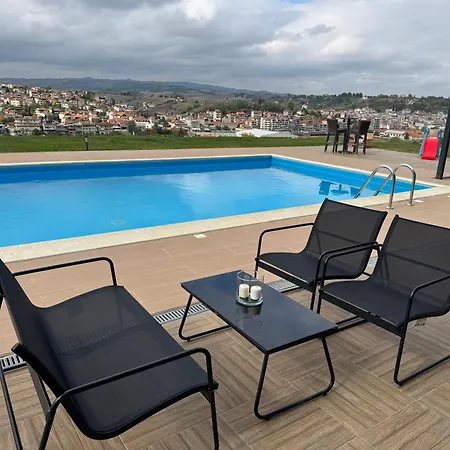 Luxury Rafaela οικογενειακή με ιδιωτική πισίνα, Bbq κ παιχνίδια ιδανική για οικογένειες με παιδια Villa Grevená