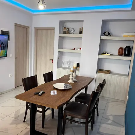 Luxury Rafaela οικογενειακή με ιδιωτική πισίνα, Bbq κ παιχνίδια ιδανική για οικογένειες με παιδια Grevená