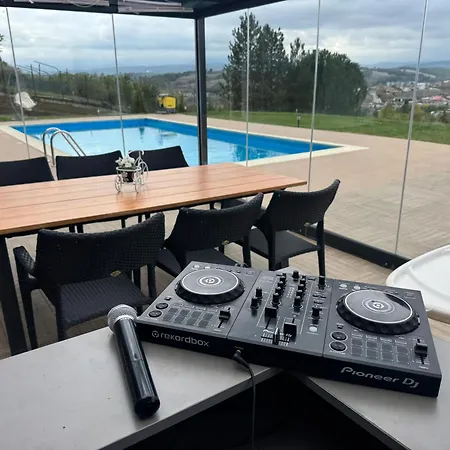 Luxury Rafaela οικογενειακή με ιδιωτική πισίνα, Bbq κ παιχνίδια ιδανική για οικογένειες με παιδια Villa *