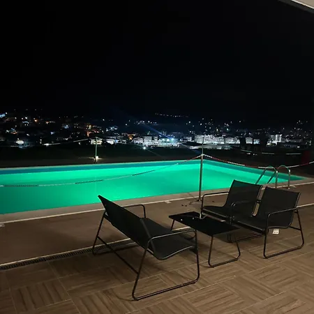 Villa Luxury Rafaela οικογενειακή με ιδιωτική πισίνα, Bbq κ παιχνίδια ιδανική για οικογένειες με παιδια