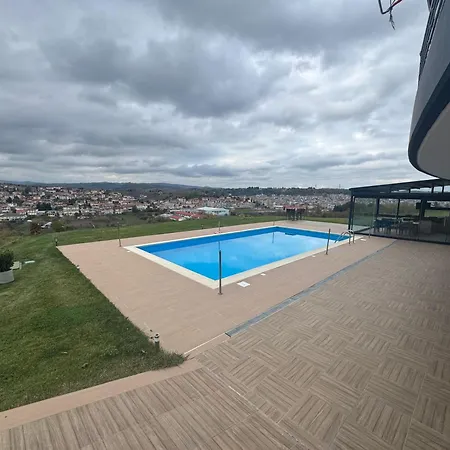 Luxury Rafaela οικογενειακή με ιδιωτική πισίνα, Bbq κ παιχνίδια ιδανική για οικογένειες με παιδια * Grevená