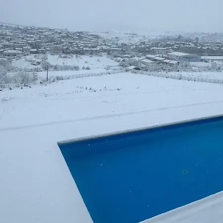 Villa Luxury Rafaela οικογενειακή με ιδιωτική πισίνα, Bbq κ παιχνίδια ιδανική για οικογένειες με παιδια Grevená