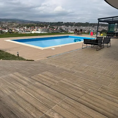 Villa Luxury Rafaela οικογενειακή με ιδιωτική πισίνα, Bbq κ παιχνίδια ιδανική για οικογένειες με παιδια Grevená