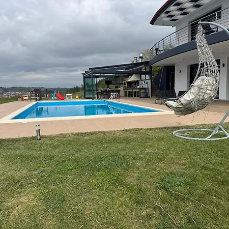 Luxury Rafaela οικογενειακή με ιδιωτική πισίνα, Bbq κ παιχνίδια ιδανική για οικογένειες με παιδια