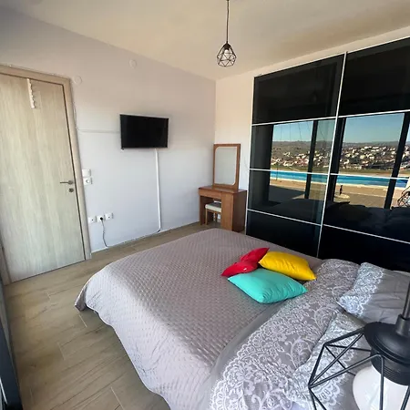 Luxury Rafaela οικογενειακή με ιδιωτική πισίνα, Bbq κ παιχνίδια ιδανική για οικογένειες με παιδια Grevena