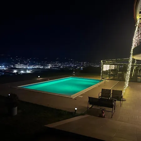 Luxury Rafaela οικογενειακή με ιδιωτική πισίνα, Bbq κ παιχνίδια ιδανική για οικογένειες με παιδια