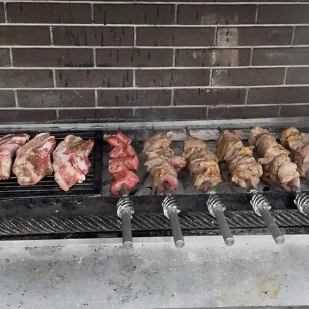 Luxury Rafaela οικογενειακή με ιδιωτική πισίνα, Bbq κ παιχνίδια ιδανική για οικογένειες με παιδια Vilă *