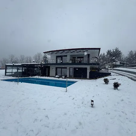 Luxury Rafaela οικογενειακή με ιδιωτική πισίνα, Bbq κ παιχνίδια ιδανική για οικογένειες με παιδια