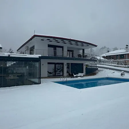 Luxury Rafaela οικογενειακή με ιδιωτική πισίνα, Bbq κ παιχνίδια ιδανική για οικογένειες με παιδια Grevená