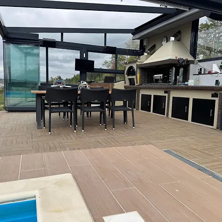 Luxury Rafaela οικογενειακή με ιδιωτική πισίνα, Bbq κ παιχνίδια ιδανική για οικογένειες με παιδια *