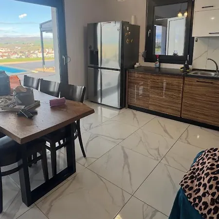 Luxury Rafaela οικογενειακή με ιδιωτική πισίνα, Bbq κ παιχνίδια ιδανική για οικογένειες με παιδια Villa Grevená