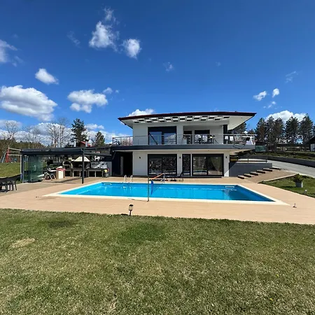 Luxury Rafaela οικογενειακή με ιδιωτική πισίνα, Bbq κ παιχνίδια ιδανική για οικογένειες με παιδια *