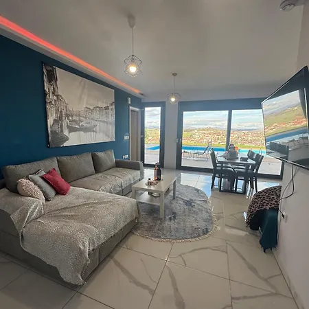 Luxury Rafaela οικογενειακή με ιδιωτική πισίνα, Bbq κ παιχνίδια ιδανική για οικογένειες με παιδια *