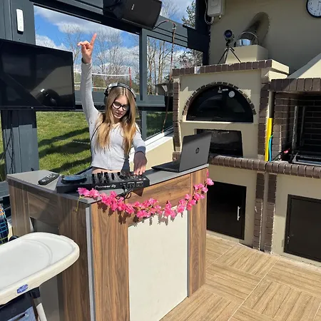 Luxury Rafaela οικογενειακή με ιδιωτική πισίνα, Bbq κ παιχνίδια ιδανική για οικογένειες με παιδια