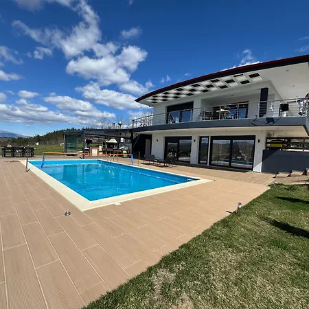 Luxury Rafaela οικογενειακή με ιδιωτική πισίνα, Bbq κ παιχνίδια ιδανική για οικογένειες με παιδια *