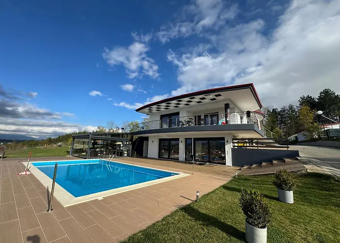 Vilă Luxury Rafaela οικογενειακή με ιδιωτική πισίνα, Bbq κ παιχνίδια ιδανική για οικογένειες με παιδια