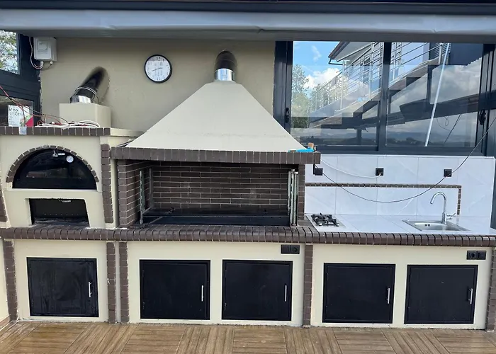 Vilă Luxury Rafaela οικογενειακή με ιδιωτική πισίνα, Bbq κ παιχνίδια ιδανική για οικογένειες με παιδια *