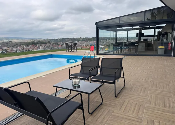 Luxury Rafaela οικογενειακή με ιδιωτική πισίνα, Bbq κ παιχνίδια ιδανική για οικογένειες με παιδια Vilă Grevena