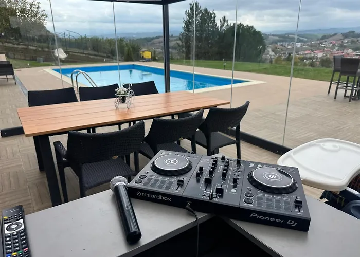 Luxury Rafaela οικογενειακή με ιδιωτική πισίνα, Bbq κ παιχνίδια ιδανική για οικογένειες με παιδια Vilă *