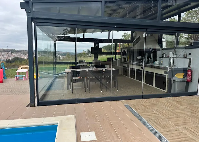 Luxury Rafaela οικογενειακή με ιδιωτική πισίνα, Bbq κ παιχνίδια ιδανική για οικογένειες με παιδια Vilă Grevena