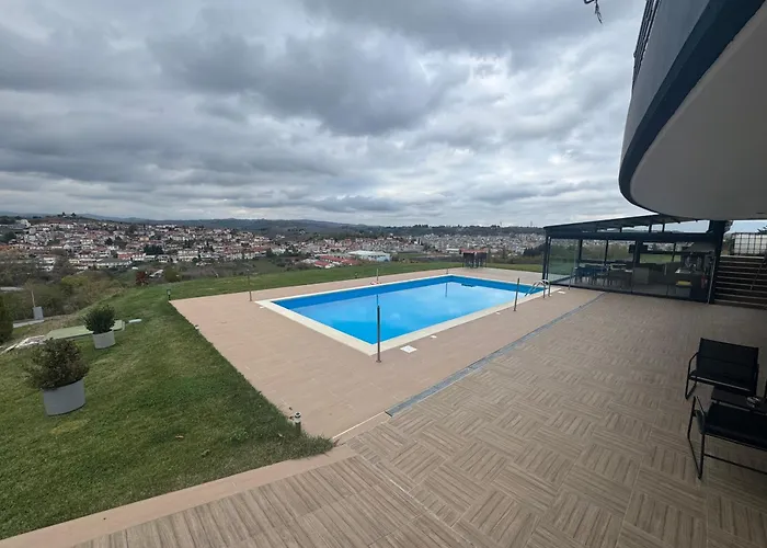 Luxury Rafaela οικογενειακή με ιδιωτική πισίνα, Bbq κ παιχνίδια ιδανική για οικογένειες με παιδια * Grevena