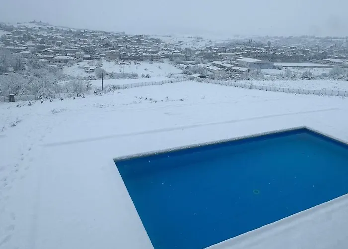 Vilă Luxury Rafaela οικογενειακή με ιδιωτική πισίνα, Bbq κ παιχνίδια ιδανική για οικογένειες με παιδια Grevena