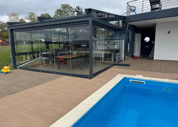 Luxury Rafaela οικογενειακή με ιδιωτική πισίνα, Bbq κ παιχνίδια ιδανική για οικογένειες με παιδια