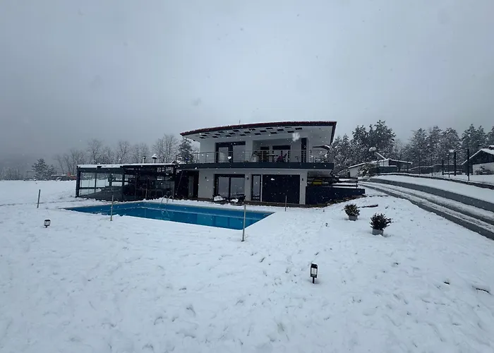 Luxury Rafaela οικογενειακή με ιδιωτική πισίνα, Bbq κ παιχνίδια ιδανική για οικογένειες με παιδια