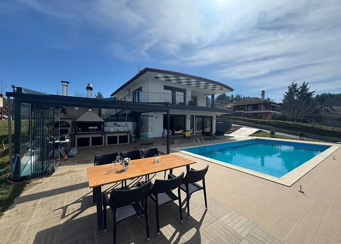 Vilă Luxury Rafaela οικογενειακή με ιδιωτική πισίνα, Bbq κ παιχνίδια ιδανική για οικογένειες με παιδια
