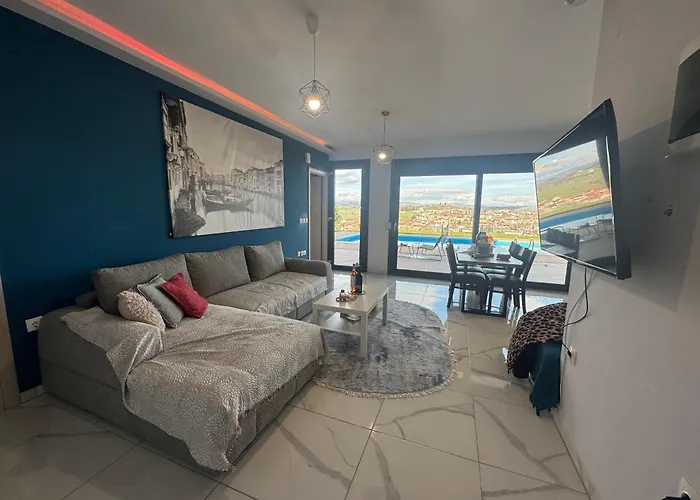 Luxury Rafaela οικογενειακή με ιδιωτική πισίνα, Bbq κ παιχνίδια ιδανική για οικογένειες με παιδια *
