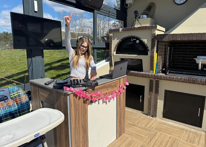 Luxury Rafaela οικογενειακή με ιδιωτική πισίνα, Bbq κ παιχνίδια ιδανική για οικογένειες με παιδια